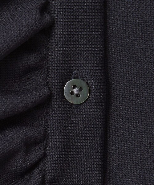 UNITED ARROWS（ユナイテッドアローズ）の「ミニマル Vネックフリル プルオーバー（ニット/セーター・レディース・ブラック/ネイビー/ベージュ・00）」の18枚目の写真