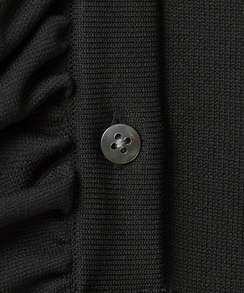 UNITED ARROWS（ユナイテッドアローズ）の「ミニマル Vネックフリル プルオーバー（ニット/セーター・レディース・ブラック/ネイビー/ベージュ・00）」の19枚目の写真