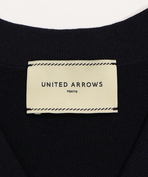 UNITED ARROWS（ユナイテッドアローズ）の「ミニマル Vネックフリル プルオーバー（ニット/セーター・レディース・ブラック/ネイビー/ベージュ・00）」の21枚目の写真