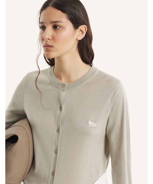 Maison Kitsune（メゾンキツネ）の「BABY FOX FINE MERINO REGULAR CARDIGAN（カーディガン/ボレロ・レディース・ライトイエロー/ライトオリーブ・XS/L/M/S）」の8枚目の写真