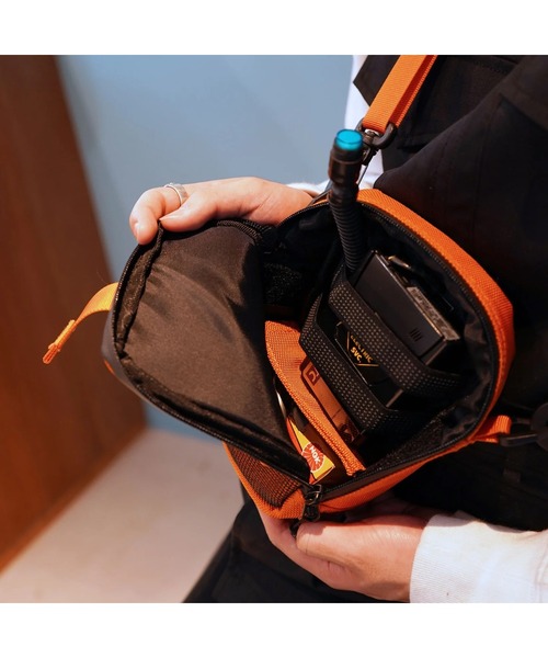GOODSPEED equipment(グットスピードイクイップメント)の「Mini Multi Shoulder Bag(ショルダーバッグ・メンズ・ブラウン/オフホワイト/ブラック・ONE SIZE)」の12枚目の写真