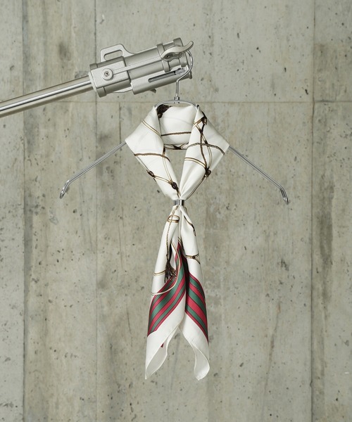 THE MILES（ザ マイルズ）の「"03"≪スカーフリング付き≫アソート スカーフ(70cm×70cm)（バンダナ/スカーフ・レディース・グリーン系1/ネイビー系3/ピーコックグリーン系1/オレンジ系1/イエロー系1/サックスブルー系1/ブラック系1/ネイビー系1/ホワイト系1/レッド系1/ネイビー系2/ベージュ系1/ダルブルー系1/ブラック系2/スカイブルー系1・ONE SIZE）」の2枚目の写真