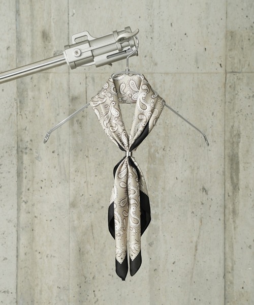 THE MILES（ザ マイルズ）の「"03"≪スカーフリング付き≫アソート スカーフ(70cm×70cm)（バンダナ/スカーフ・レディース・グリーン系1/ネイビー系3/ピーコックグリーン系1/オレンジ系1/イエロー系1/サックスブルー系1/ブラック系1/ネイビー系1/ホワイト系1/レッド系1/ネイビー系2/ベージュ系1/ダルブルー系1/ブラック系2/スカイブルー系1・ONE SIZE）」の5枚目の写真