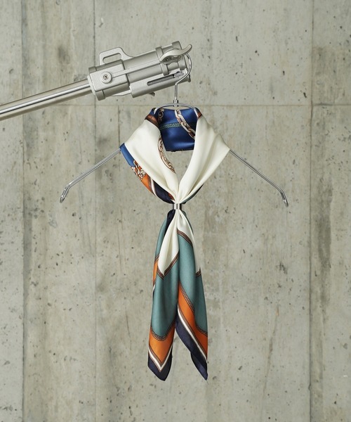 THE MILES（ザ マイルズ）の「"03"≪スカーフリング付き≫アソート スカーフ(70cm×70cm)（バンダナ/スカーフ・レディース・グリーン系1/ネイビー系3/ピーコックグリーン系1/オレンジ系1/イエロー系1/サックスブルー系1/ブラック系1/ネイビー系1/ホワイト系1/レッド系1/ネイビー系2/ベージュ系1/ダルブルー系1/ブラック系2/スカイブルー系1・ONE SIZE）」の15枚目の写真