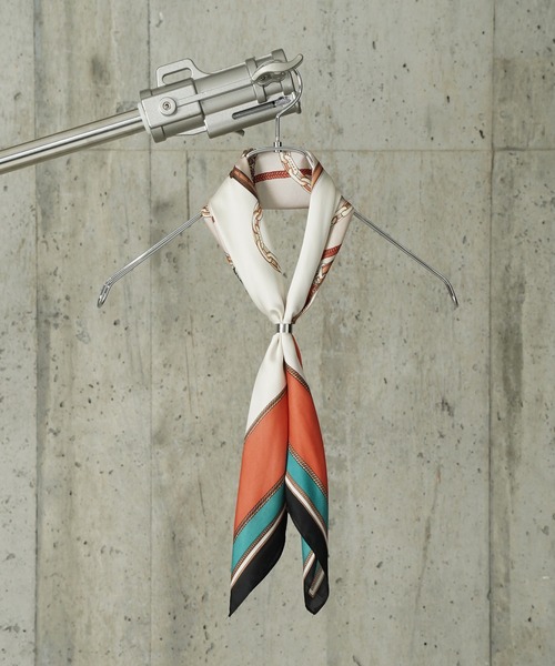 THE MILES（ザ マイルズ）の「"03"≪スカーフリング付き≫アソート スカーフ(70cm×70cm)（バンダナ/スカーフ・レディース・グリーン系1/ネイビー系3/ピーコックグリーン系1/オレンジ系1/イエロー系1/サックスブルー系1/ブラック系1/ネイビー系1/ホワイト系1/レッド系1/ネイビー系2/ベージュ系1/ダルブルー系1/ブラック系2/スカイブルー系1・ONE SIZE）」の7枚目の写真