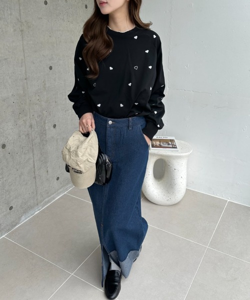 umune(ウムネ)の「ハート刺繍 ロンT 総柄 カットソー 長袖 Tシャツ クルーネック プルオーバー クルーネック カジュアル トップス 秋 冬(Tシャツ/カットソー・レディース・オフホワイト/ブラック/ネイビー・FREE)」の6枚目の写真