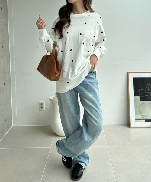 umune(ウムネ)の「ハート刺繍 ロンT 総柄 カットソー 長袖 Tシャツ クルーネック プルオーバー クルーネック カジュアル トップス 秋 冬(Tシャツ/カットソー・レディース・オフホワイト/ブラック/ネイビー・FREE)」の11枚目の写真