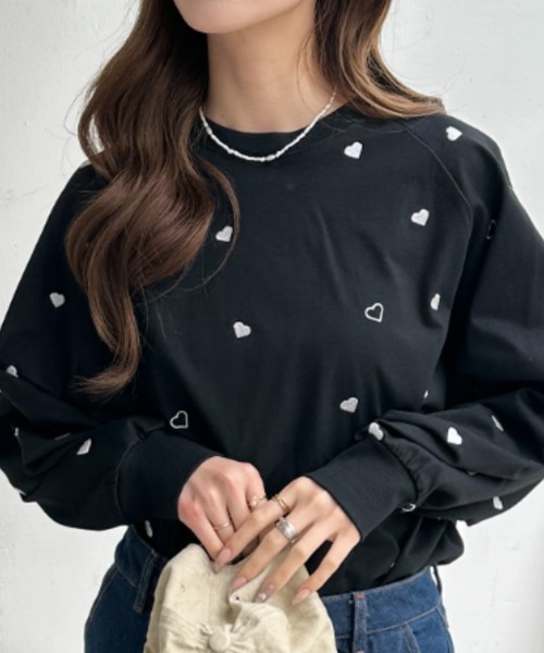 umune(ウムネ)の「ハート刺繍 ロンT 総柄 カットソー 長袖 Tシャツ クルーネック プルオーバー クルーネック カジュアル トップス 秋 冬(Tシャツ/カットソー・レディース・オフホワイト/ブラック/ネイビー・FREE)」の13枚目の写真