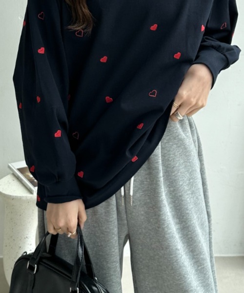 umune(ウムネ)の「ハート刺繍 ロンT 総柄 カットソー 長袖 Tシャツ クルーネック プルオーバー クルーネック カジュアル トップス 秋 冬(Tシャツ/カットソー・レディース・オフホワイト/ブラック/ネイビー・FREE)」の19枚目の写真