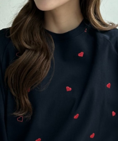 umune(ウムネ)の「ハート刺繍 ロンT 総柄 カットソー 長袖 Tシャツ クルーネック プルオーバー クルーネック カジュアル トップス 秋 冬(Tシャツ/カットソー・レディース・オフホワイト/ブラック/ネイビー・FREE)」の20枚目の写真