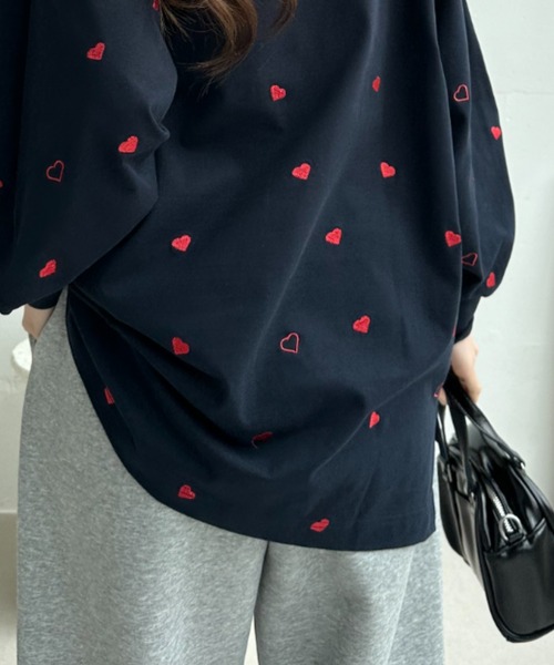 umune(ウムネ)の「ハート刺繍 ロンT 総柄 カットソー 長袖 Tシャツ クルーネック プルオーバー クルーネック カジュアル トップス 秋 冬(Tシャツ/カットソー・レディース・オフホワイト/ブラック/ネイビー・FREE)」の21枚目の写真