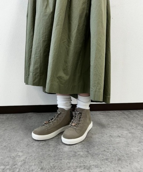 Parade（パレード）の「【晴雨兼用】軽量防水ハイカットスニーカー 51712（スニーカー・レディース・ブラック/ブラウン・25.0cm/24.5cm/24.0cm/23.5cm/23.0cm/22.5cm）」の2枚目の写真