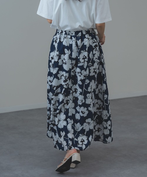 ANNA LUNA(アンナルナ)の「【ANNA LUNA】上品 な 花柄 で 華やぐ 大人 スカート(スカート・レディース・グレー/ネイビー・MEDIUM)」の11枚目の写真