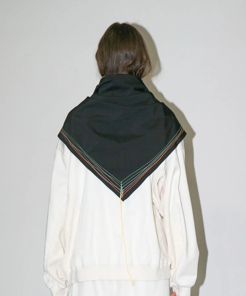 my beautiful landlet(マイビューティフルランドレット)の「【my beautiful landlet】STITCHING TRIANGLE SCARF(ストール/ショール・メンズ・ブラック・FREE)」の3枚目の写真