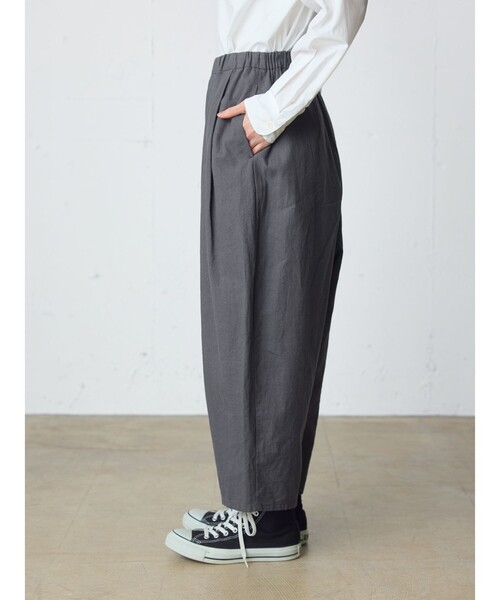 MidiUmi（ミディウミ）の「MidiUmi C/Lワイドイージーテーパードパンツ（その他パンツ・レディース・チャコールグレー/ブラック/キナリ・FREE）」の13枚目の写真