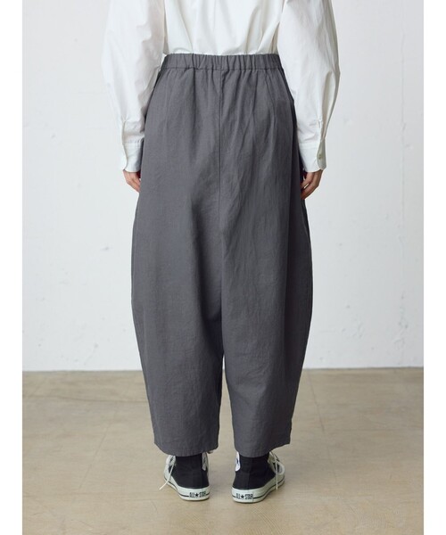 MidiUmi（ミディウミ）の「MidiUmi C/Lワイドイージーテーパードパンツ（その他パンツ・レディース・チャコールグレー/ブラック/キナリ・FREE）」の14枚目の写真
