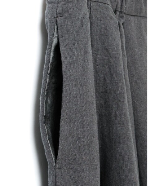 MidiUmi（ミディウミ）の「MidiUmi C/Lワイドイージーテーパードパンツ（その他パンツ・レディース・チャコールグレー/ブラック/キナリ・FREE）」の18枚目の写真