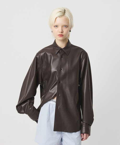H　BEAUTY&YOUTH UNITED ARROWS（エイチビューティーアンドユースユナイテッドアローズ）の「＜H＞レザーライク シャツ（シャツ/ブラウス・レディース・ブラック/ダークブラウン・M/S）」の2枚目の写真
