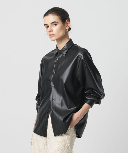 H　BEAUTY&YOUTH UNITED ARROWS（エイチビューティーアンドユースユナイテッドアローズ）の「＜H＞レザーライク シャツ（シャツ/ブラウス・レディース・ブラック/ダークブラウン・M/S）」の3枚目の写真