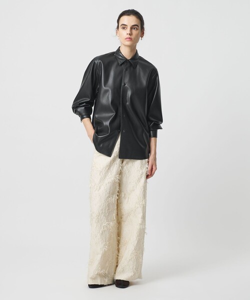 H　BEAUTY&YOUTH UNITED ARROWS（エイチビューティーアンドユースユナイテッドアローズ）の「＜H＞レザーライク シャツ（シャツ/ブラウス・レディース・ブラック/ダークブラウン・M/S）」の4枚目の写真