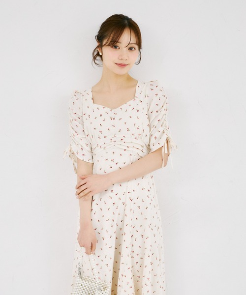 tocco closet(トッコ クローゼット)の「リボン付きギャザースリーブプチローズプリントセミマーメイドワンピース(ワンピース・レディース・ブラック/アイボリー・M)」の7枚目の写真