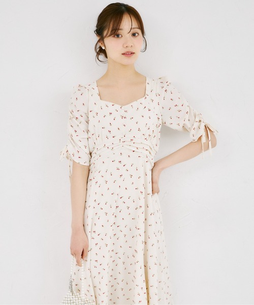 tocco closet(トッコ クローゼット)の「リボン付きギャザースリーブプチローズプリントセミマーメイドワンピース(ワンピース・レディース・ブラック/アイボリー・M)」の8枚目の写真