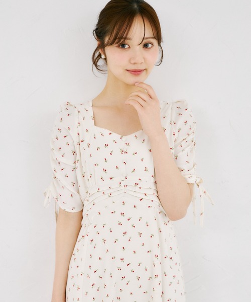 tocco closet(トッコ クローゼット)の「リボン付きギャザースリーブプチローズプリントセミマーメイドワンピース(ワンピース・レディース・ブラック/アイボリー・M)」の9枚目の写真