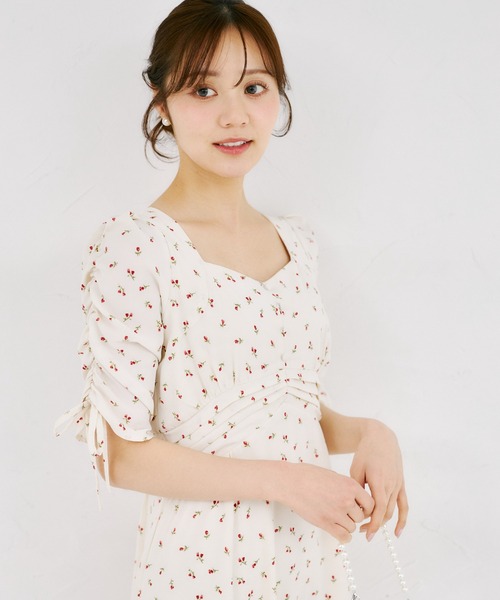 tocco closet(トッコ クローゼット)の「リボン付きギャザースリーブプチローズプリントセミマーメイドワンピース(ワンピース・レディース・ブラック/アイボリー・M)」の10枚目の写真
