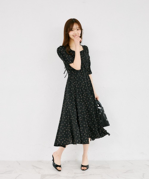 tocco closet(トッコ クローゼット)の「リボン付きギャザースリーブプチローズプリントセミマーメイドワンピース(ワンピース・レディース・ブラック/アイボリー・M)」の15枚目の写真