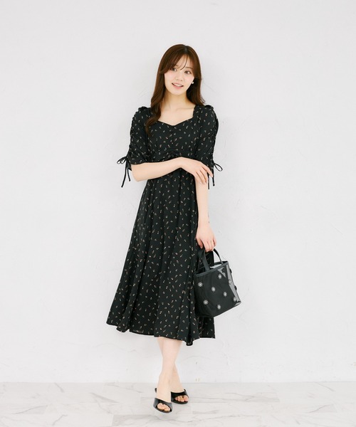 tocco closet(トッコ クローゼット)の「リボン付きギャザースリーブプチローズプリントセミマーメイドワンピース(ワンピース・レディース・ブラック/アイボリー・M)」の14枚目の写真