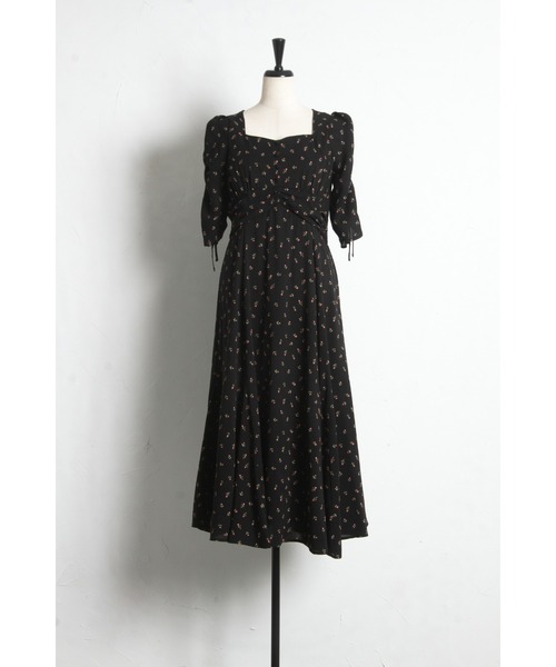 tocco closet(トッコ クローゼット)の「リボン付きギャザースリーブプチローズプリントセミマーメイドワンピース(ワンピース・レディース・ブラック/アイボリー・M)」の22枚目の写真