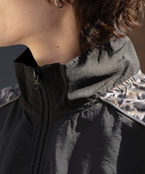 LUXSTYLE(ラグスタイル)の「ヒョウ柄切り替えナイロンブルゾン(ブルゾン・メンズ・ブラック・S/M/L)」の11枚目の写真