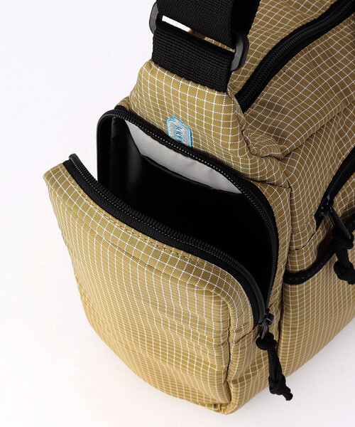 COLEMAN（コールマン）の「Coleman/コールマン COOL SHOULDER MD/クールショルダー（ショルダーバッグ・メンズ・その他9/ブラック/ベージュ・ONE SIZE）」の13枚目の写真