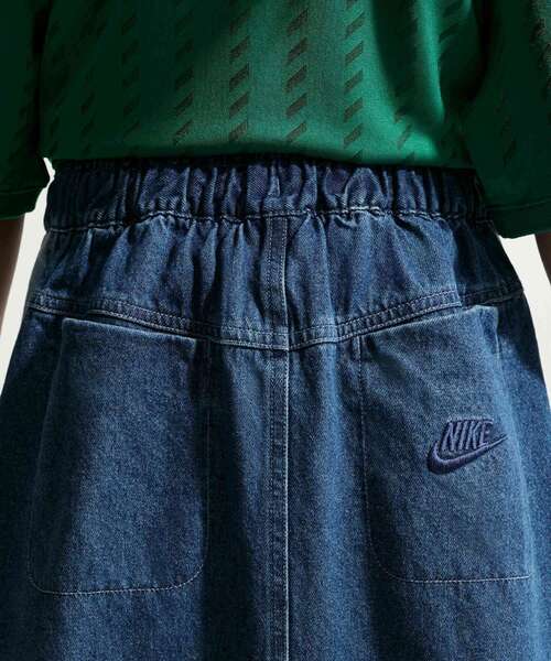 NIKE(ナイキ)の「ナイキ スポーツウェア ジュニア デニム ミディ スカート / Nike Sportswear Big Kids' Denim Midi Skirt IM8718-461 Mystic Navy(デニムスカート・キッズ・ブルー系その他・160/150/140/130)」の2枚目の写真