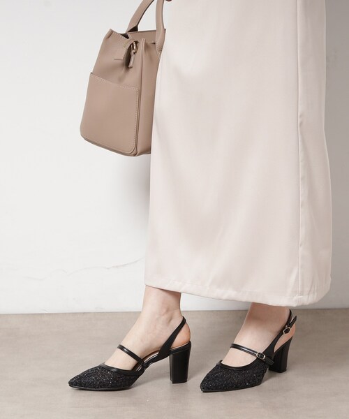 ESPERANZA(エスペランサ)の「クロスストラップセパレートパンプス(パンプス・レディース・アイボリー系8/グレー系4/ブラック系8・S/M/L/LL)」の4枚目の写真