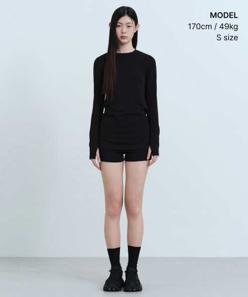 MUSINSA STANDARD WOMAN（ムシンサスタンダードウーマン）の「[UVプロテクション] ウィメンズスリムクルーネック長袖Tシャツ [ブラック]（Tシャツ/カットソー・レディース・その他・X-SMALL/SMALL/MEDIUM/LARGE）」の2枚目の写真