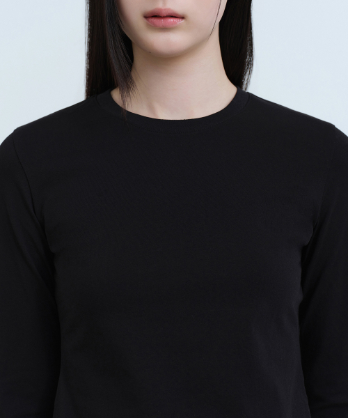 MUSINSA STANDARD WOMAN（ムシンサスタンダードウーマン）の「[UVプロテクション] ウィメンズスリムクルーネック長袖Tシャツ [ブラック]（Tシャツ/カットソー・レディース・その他・X-SMALL/SMALL/MEDIUM/LARGE）」の4枚目の写真