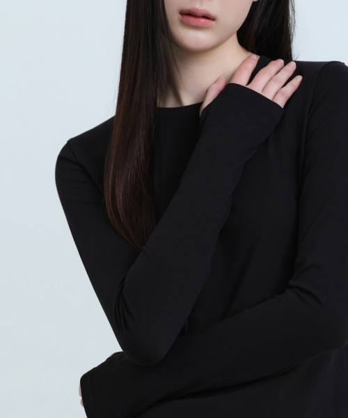 MUSINSA STANDARD WOMAN（ムシンサスタンダードウーマン）の「[UVプロテクション] ウィメンズスリムクルーネック長袖Tシャツ [ブラック]（Tシャツ/カットソー・レディース・その他・X-SMALL/SMALL/MEDIUM/LARGE）」の5枚目の写真