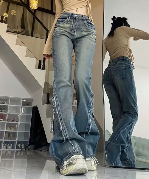 SpRay(スプレイ)の「サイドフリンジデニムフレアパンツ(デニムパンツ・レディース・ブルー/ブラック・SMALL/MEDIUM)」の3枚目の写真