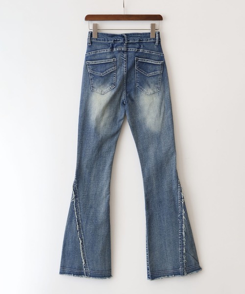 SpRay(スプレイ)の「サイドフリンジデニムフレアパンツ(デニムパンツ・レディース・ブルー/ブラック・SMALL/MEDIUM)」の11枚目の写真
