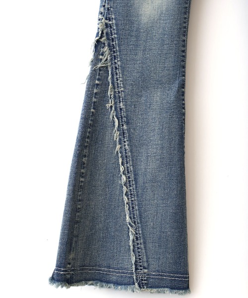 SpRay(スプレイ)の「サイドフリンジデニムフレアパンツ(デニムパンツ・レディース・ブルー/ブラック・SMALL/MEDIUM)」の5枚目の写真