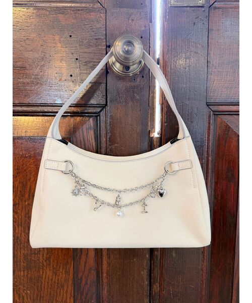 EVRIS(エヴリス)の「モチーフチェーンハンドBAG(ハンドバッグ・レディース・ホワイト/ブラウン/ブラック・FREE)」の2枚目の写真