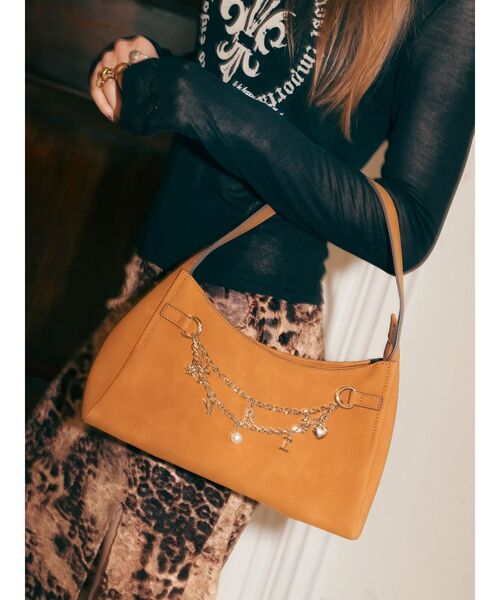 EVRIS(エヴリス)の「モチーフチェーンハンドBAG(ハンドバッグ・レディース・ホワイト/ブラウン/ブラック・FREE)」の4枚目の写真