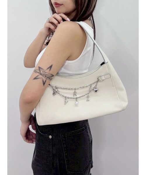 EVRIS(エヴリス)の「モチーフチェーンハンドBAG(ハンドバッグ・レディース・ホワイト/ブラウン/ブラック・FREE)」の13枚目の写真