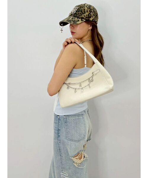 EVRIS(エヴリス)の「モチーフチェーンハンドBAG(ハンドバッグ・レディース・ホワイト/ブラウン/ブラック・FREE)」の15枚目の写真
