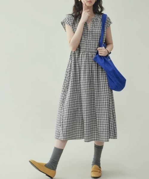 AMAJI(アマジ)の「チェック柄 ドローストリング ワンピース(ワンピース・レディース・ブラック・MEDIUM/LARGE/X-LARGE)」の1枚目の写真
