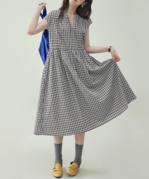 AMAJI(アマジ)の「チェック柄 ドローストリング ワンピース(ワンピース・レディース・ブラック・MEDIUM/LARGE/X-LARGE)」の2枚目の写真