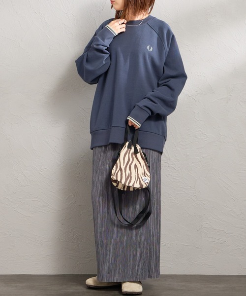 FRED PERRY（フレッドペリー）の「【WEB限定】[FRED PERRY/フレッドペリー] ティップライン ワンポイントロゴ刺繍ラグランスウェット（スウェット・レディース・ネイビー/アイボリー/モスグリーン・S/M/L）」の6枚目の写真