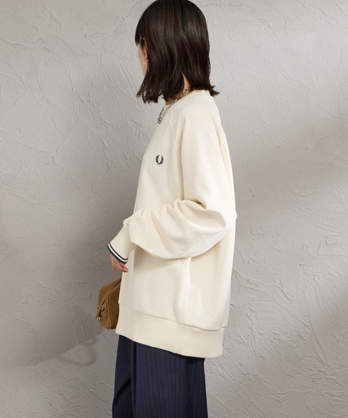 FRED PERRY（フレッドペリー）の「【WEB限定】[FRED PERRY/フレッドペリー] ティップライン ワンポイントロゴ刺繍ラグランスウェット（スウェット・レディース・ネイビー/アイボリー/モスグリーン・S/M/L）」の9枚目の写真