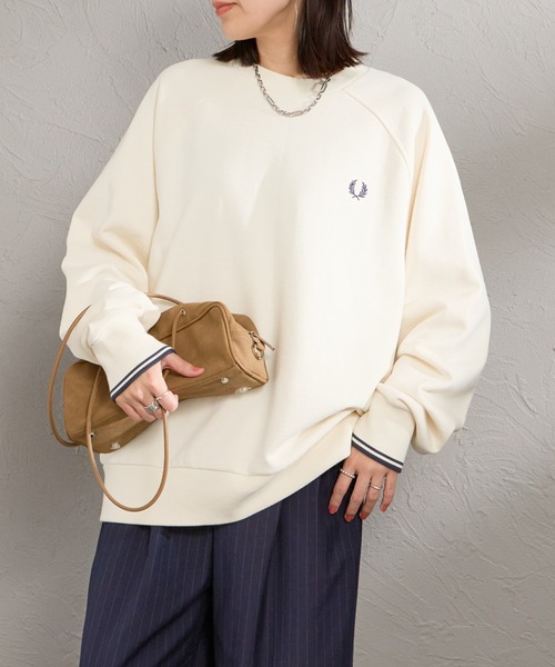 FRED PERRY（フレッドペリー）の「【WEB限定】[FRED PERRY/フレッドペリー] ティップライン ワンポイントロゴ刺繍ラグランスウェット（スウェット・レディース・ネイビー/アイボリー/モスグリーン・S/M/L）」の7枚目の写真